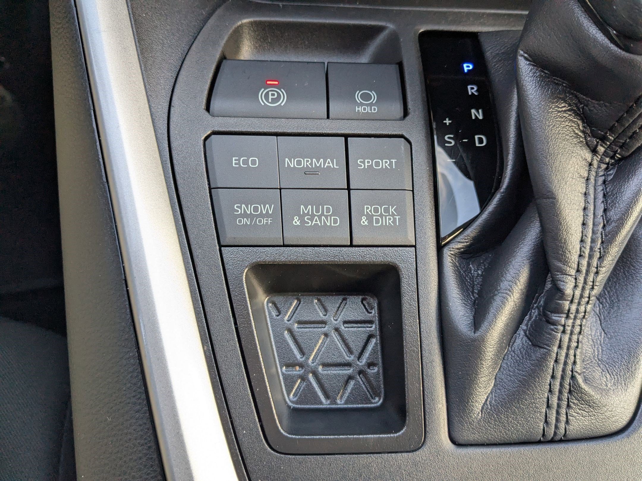 Used 2023 Toyota RAV4 LE image 26