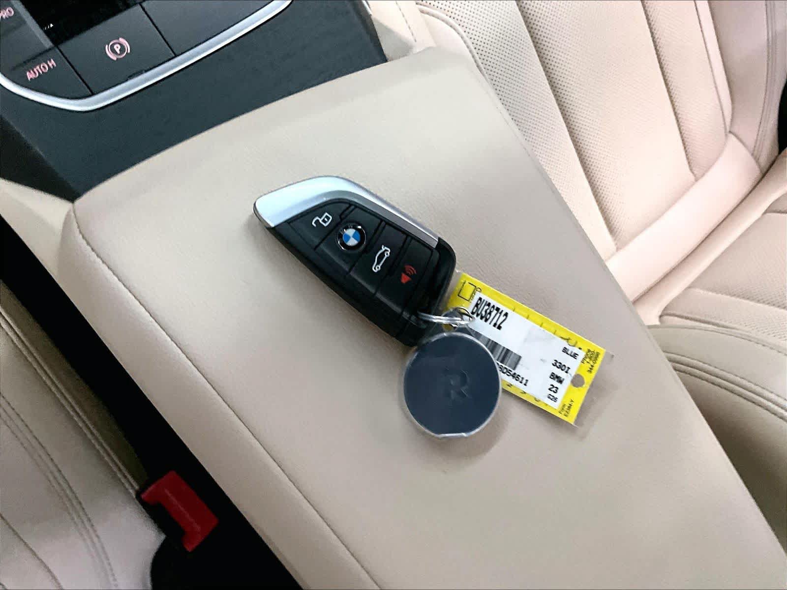Used 2023 BMW 330i Sedan w/ Parking Assistance Package RWD image 13