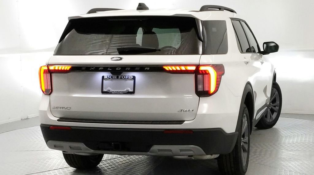 New 2025 Ford Explorer Active w/ Active Comfort Package image 4