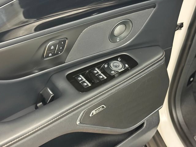 Used 2024 Lincoln Nautilus Reserve w/ Equipment Group 202A AWD/4WD image 18