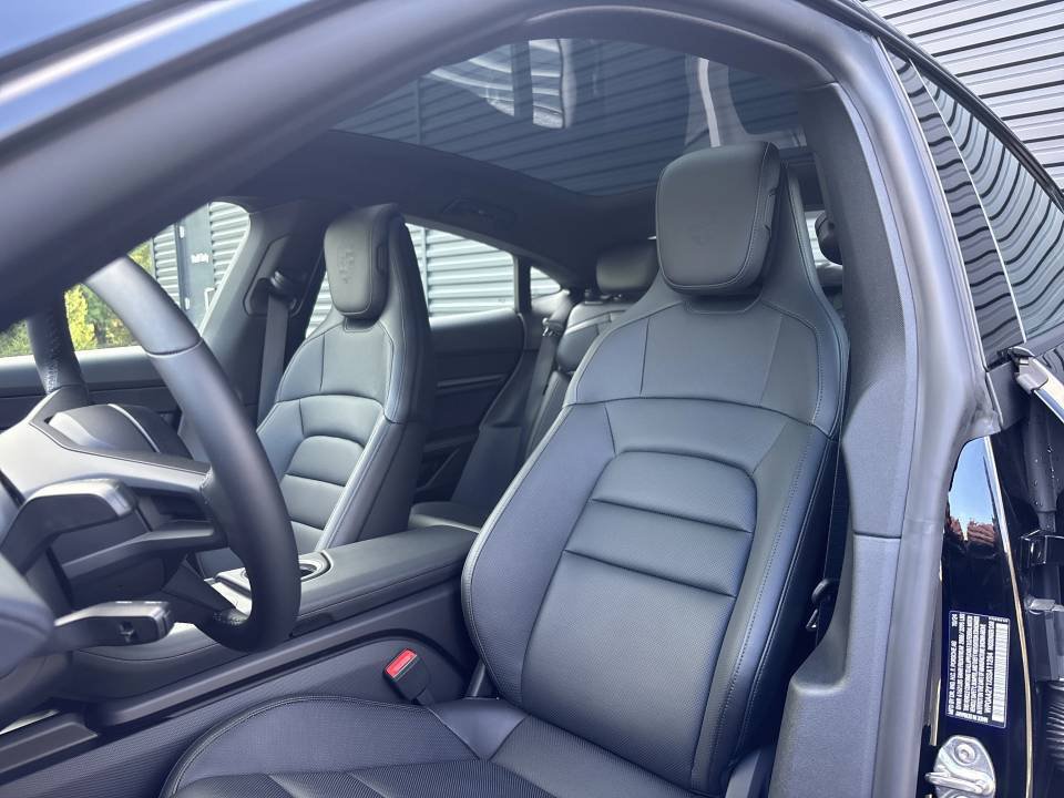 New 2025 Porsche Taycan w/ Premium Package RWD image 24