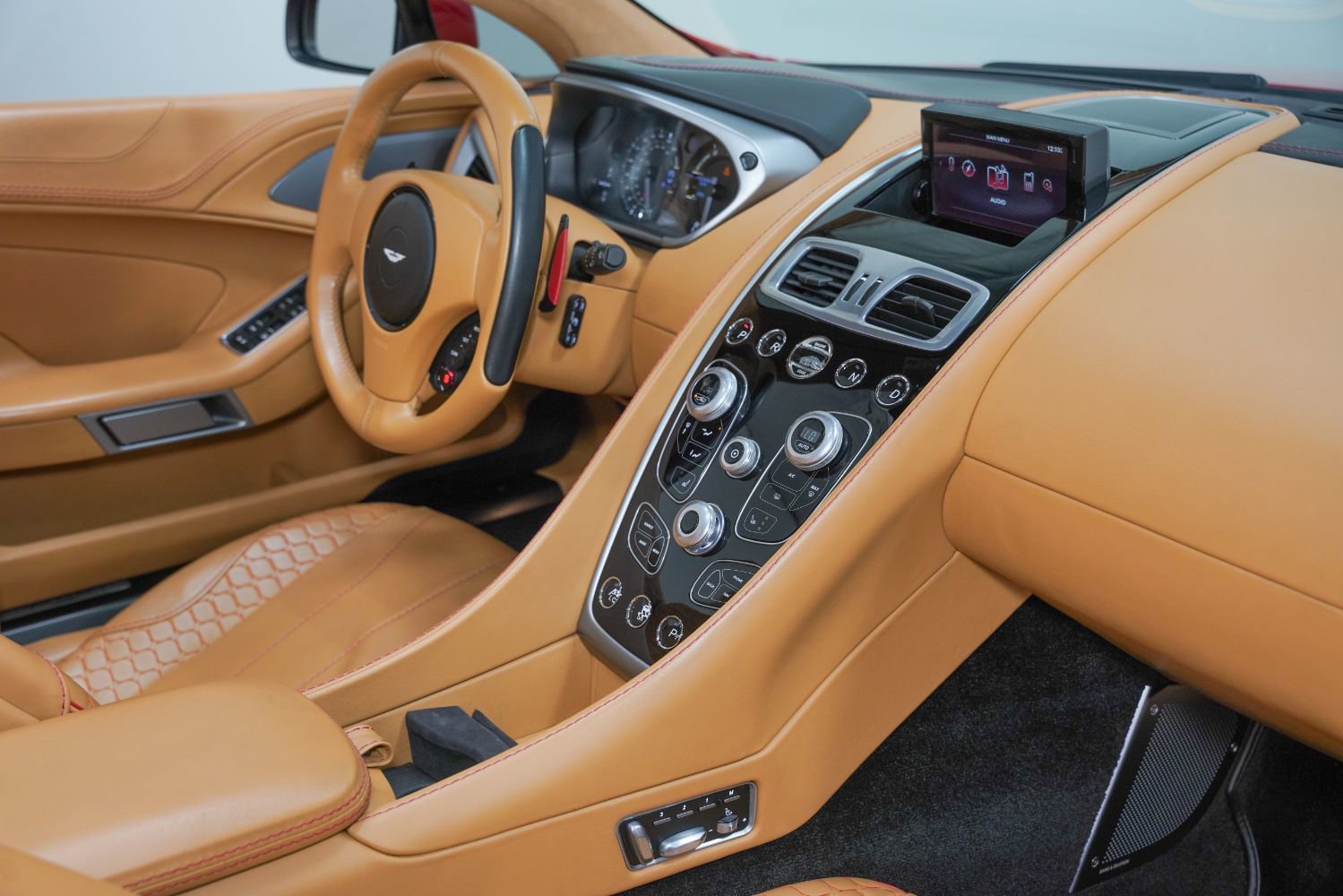 Used 2014 Aston Martin Vanquish Volante RWD image 32
