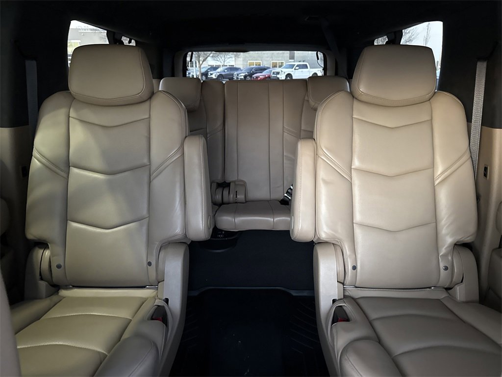 Used 2019 Cadillac Escalade ESV Platinum image 33