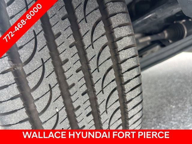 Used 2023 Jeep Compass Latitude w/ Sun and Sound Group AWD/4WD image 6