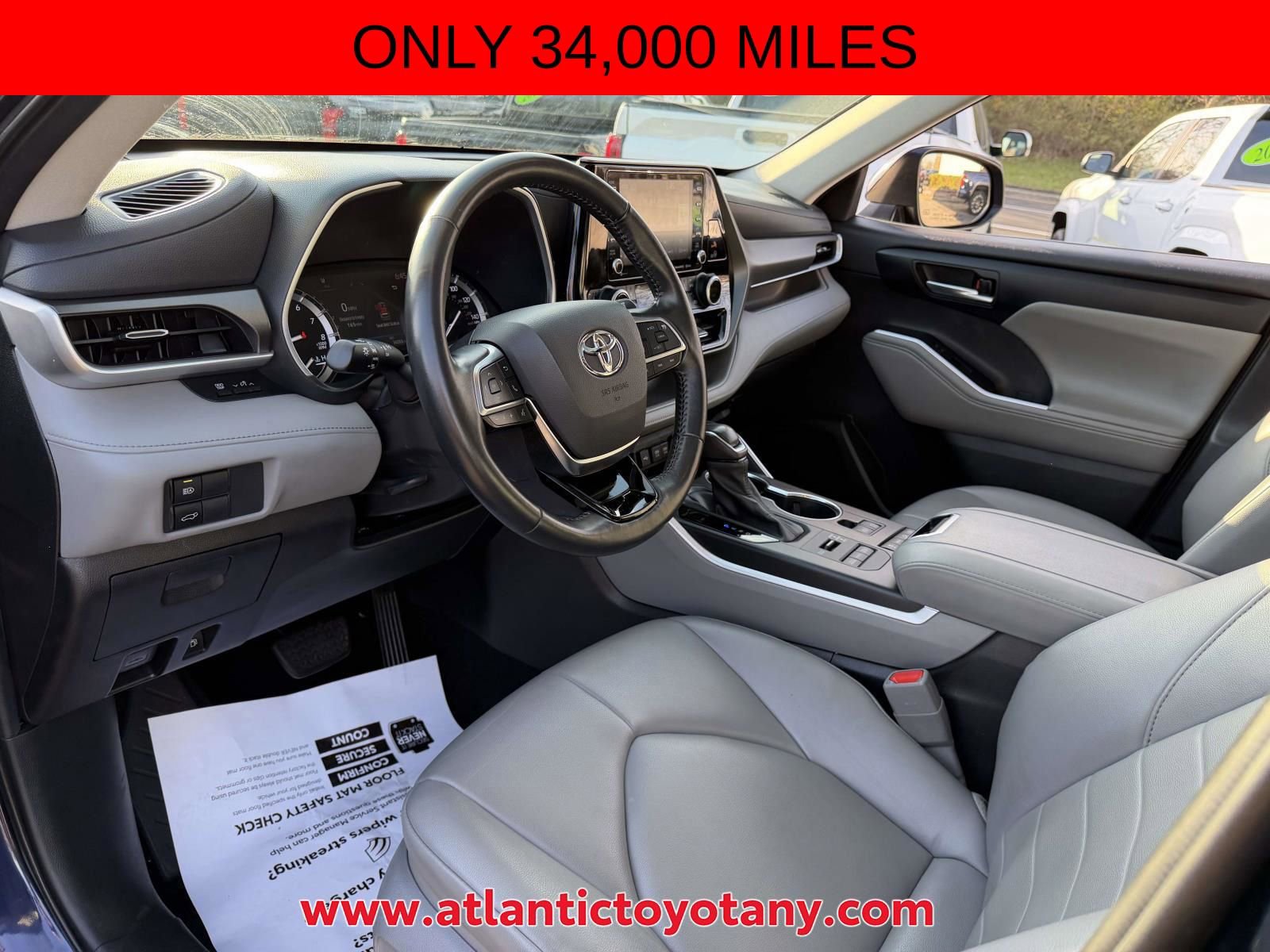 Used 2021 Toyota Highlander XLE AWD/4WD image 14