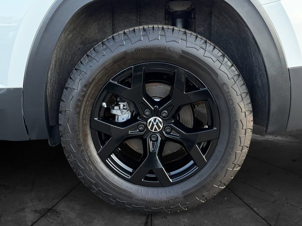 Used 2025 Volkswagen Atlas Peak Edition SE AWD/4WD image 27
