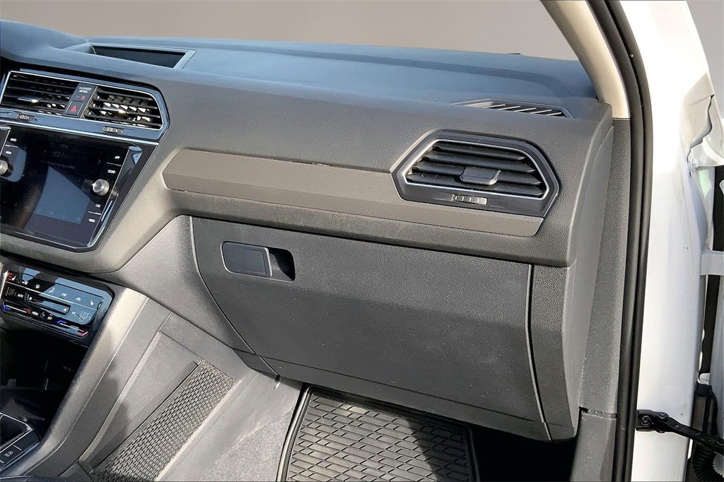 Used 2022 Volkswagen Tiguan SE image 17