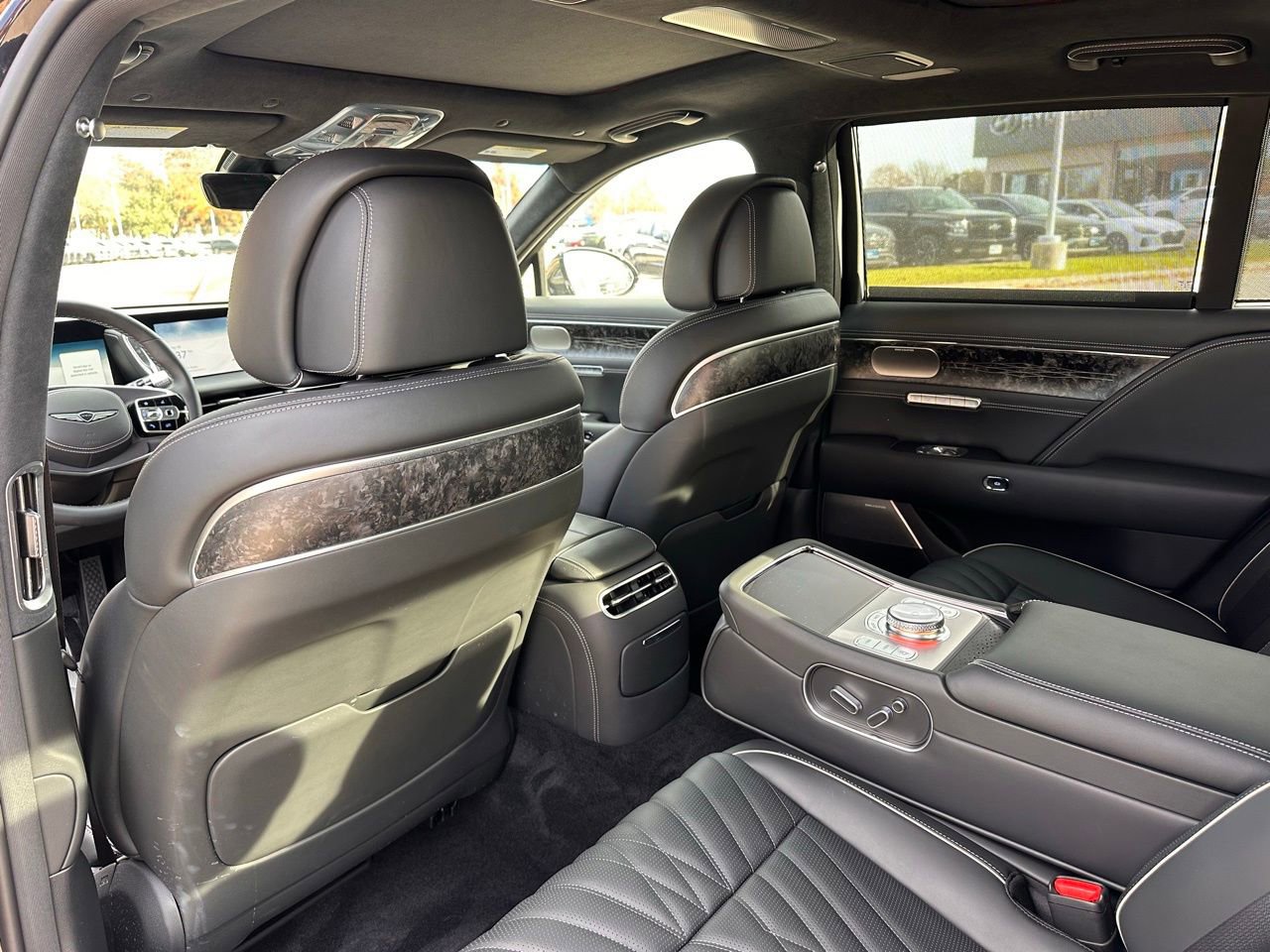 Used 2025 Genesis G90 3.5T image 18