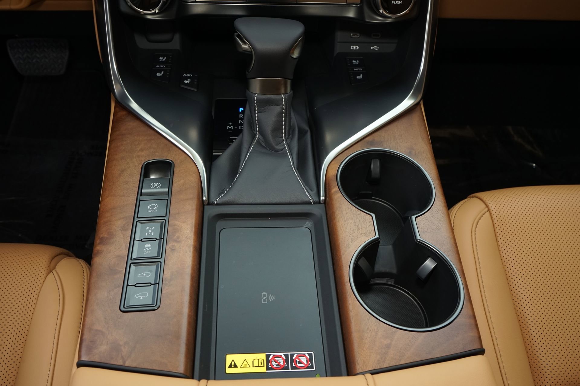 Used 2024 Lexus LX 600 4WD w/ Luxury Package image 21