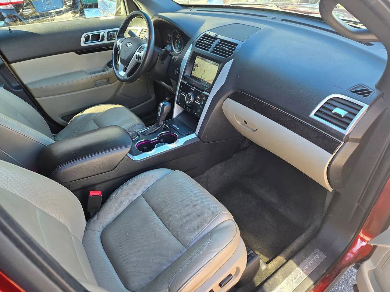 Used 2014 Ford Explorer Limited w/ Equipment Group 301A AWD/4WD image 46