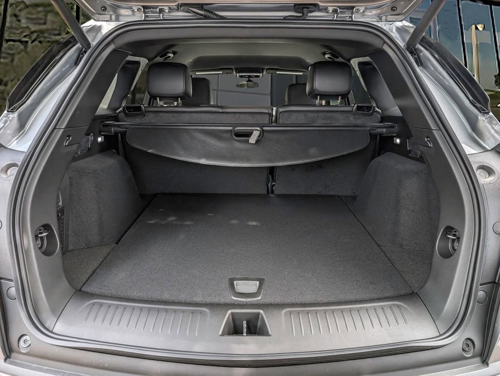 New 2025 Cadillac XT5 Luxury image 13