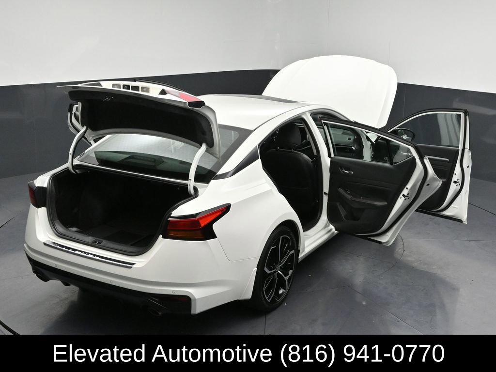 Used 2023 Nissan Altima 2.5 SR w/ SR Premium Package image 34