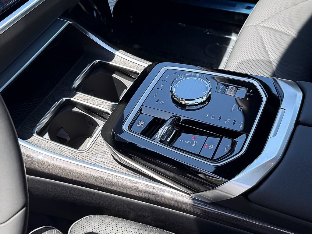 New 2026 BMW 740i w/ Premium Package RWD image 10