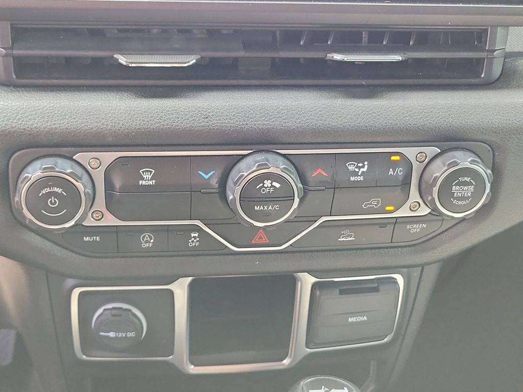 Used 2024 Jeep Wrangler Sport image 31