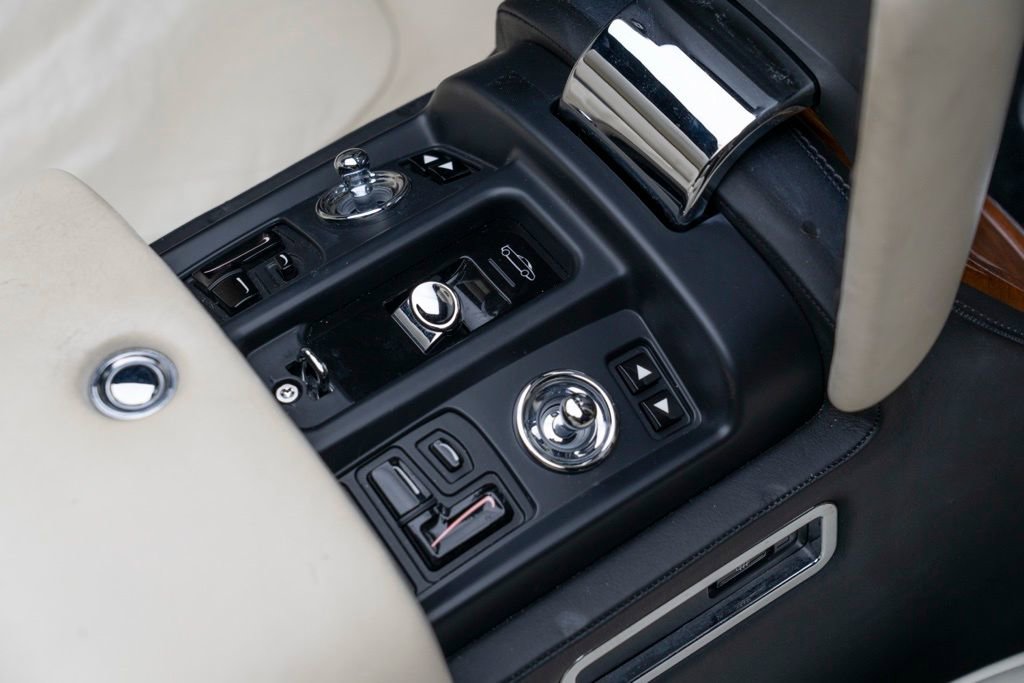 Used 2010 Rolls-Royce Phantom Drophead Coupe image 39