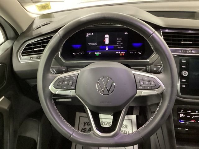 Used 2023 Volkswagen Tiguan SE w/ Panoramic Sunroof Package image 7