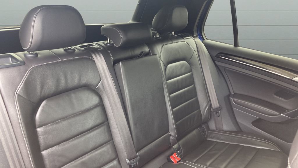 Used 2015 Volkswagen Golf R 4-Door AWD/4WD image 18