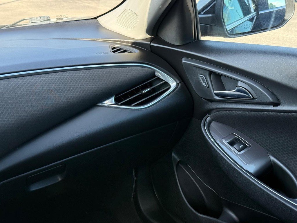 Used 2018 Chevrolet Malibu LT FWD image 12