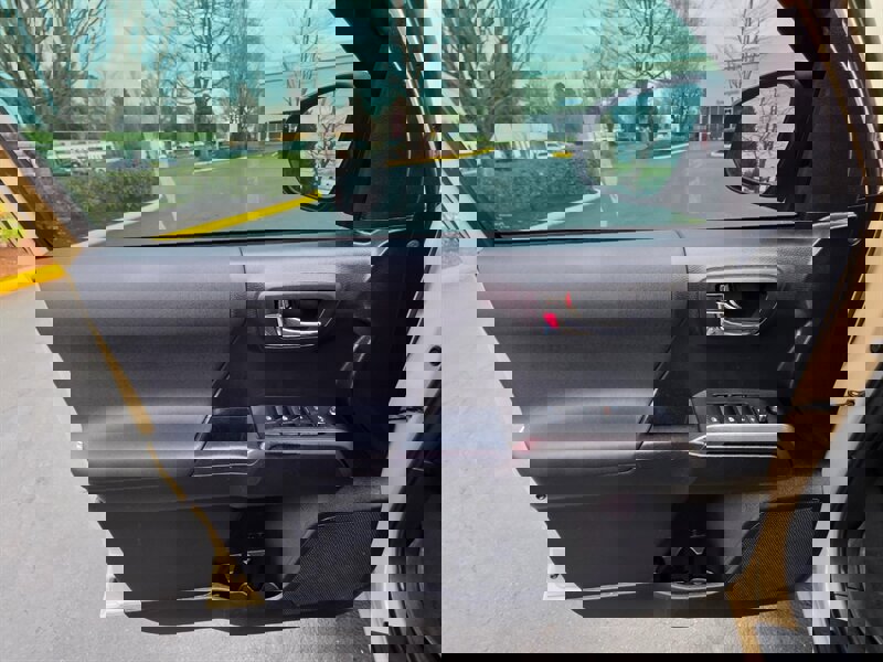 Used 2017 Toyota Tacoma TRD Off-Road image 43