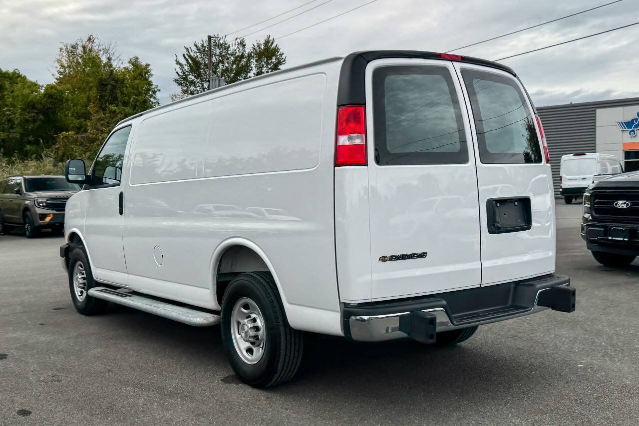 Used 2025 Chevrolet Express 2500 w/ Driver Convenience Package RWD image 5