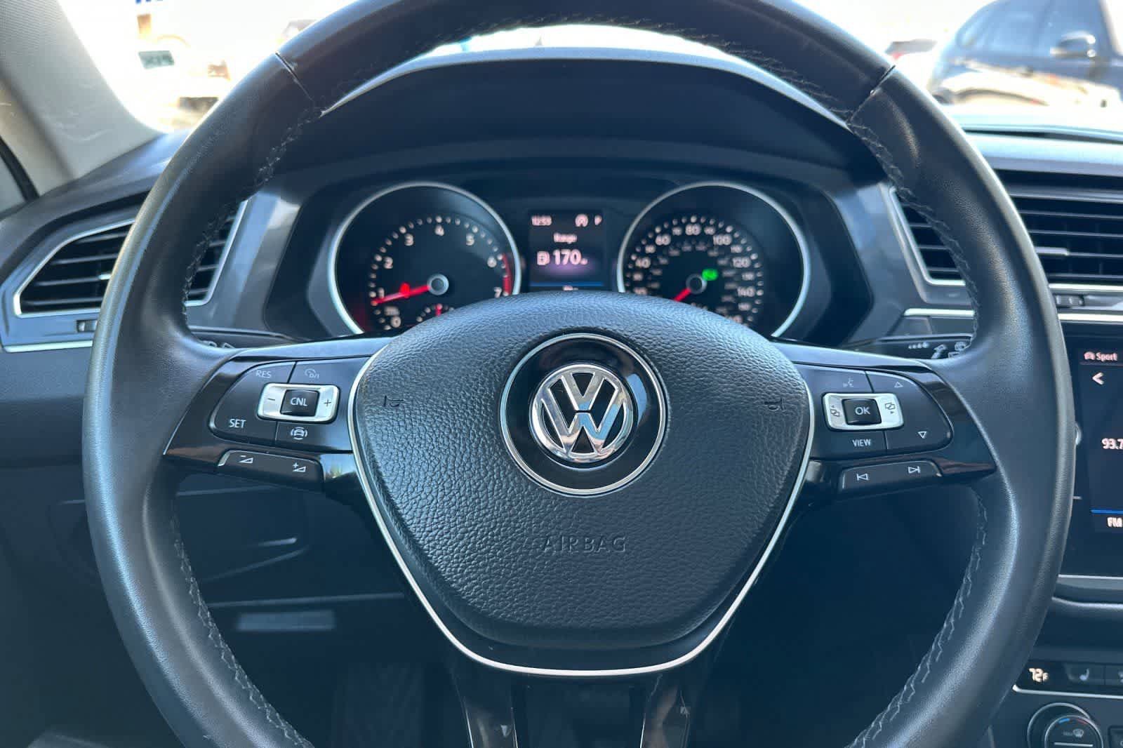 Used 2020 Volkswagen Tiguan SE AWD/4WD image 29