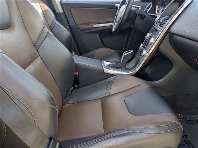 Used 2017 Volvo XC60 T6 Dynamic image 19