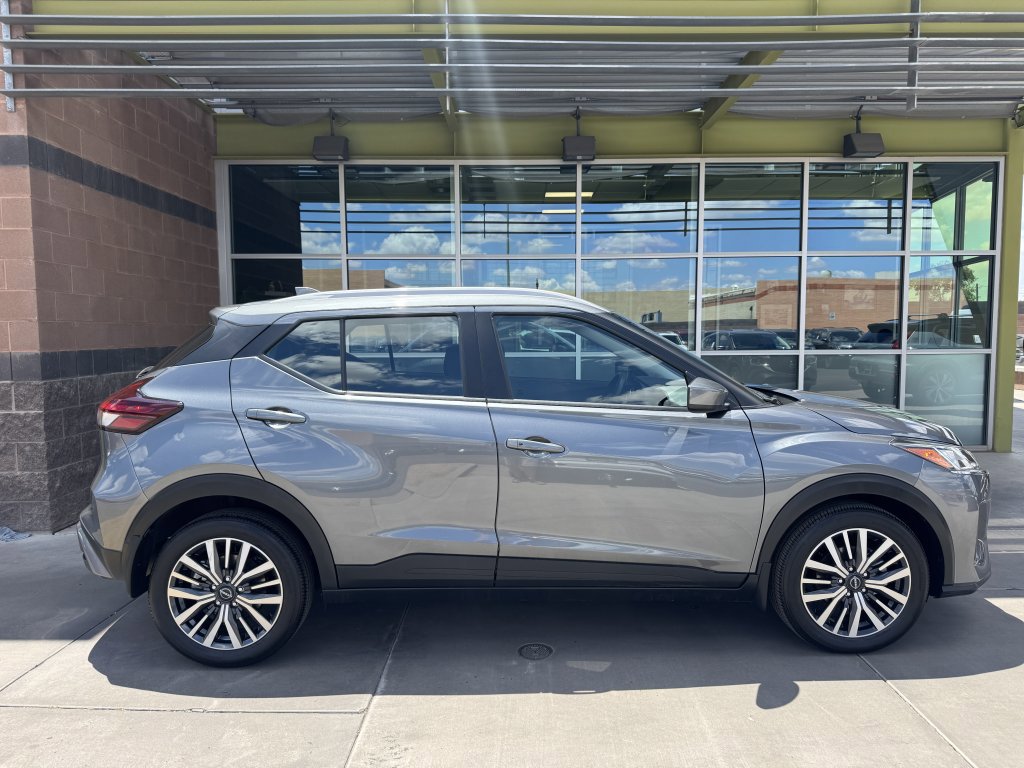 Used 2023 Nissan Kicks SV image 9