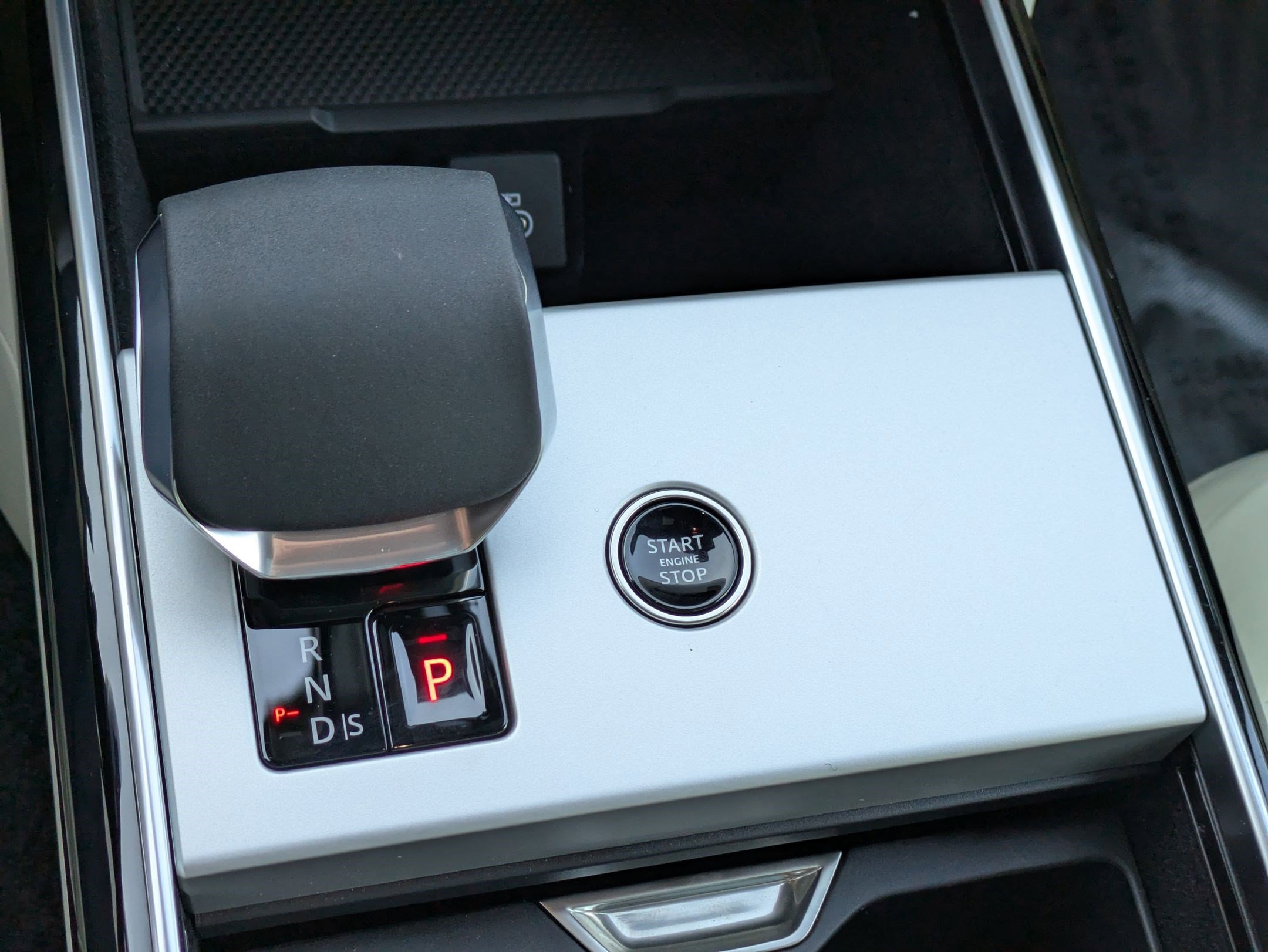 New 2025 Land Rover Range Rover SE image 14
