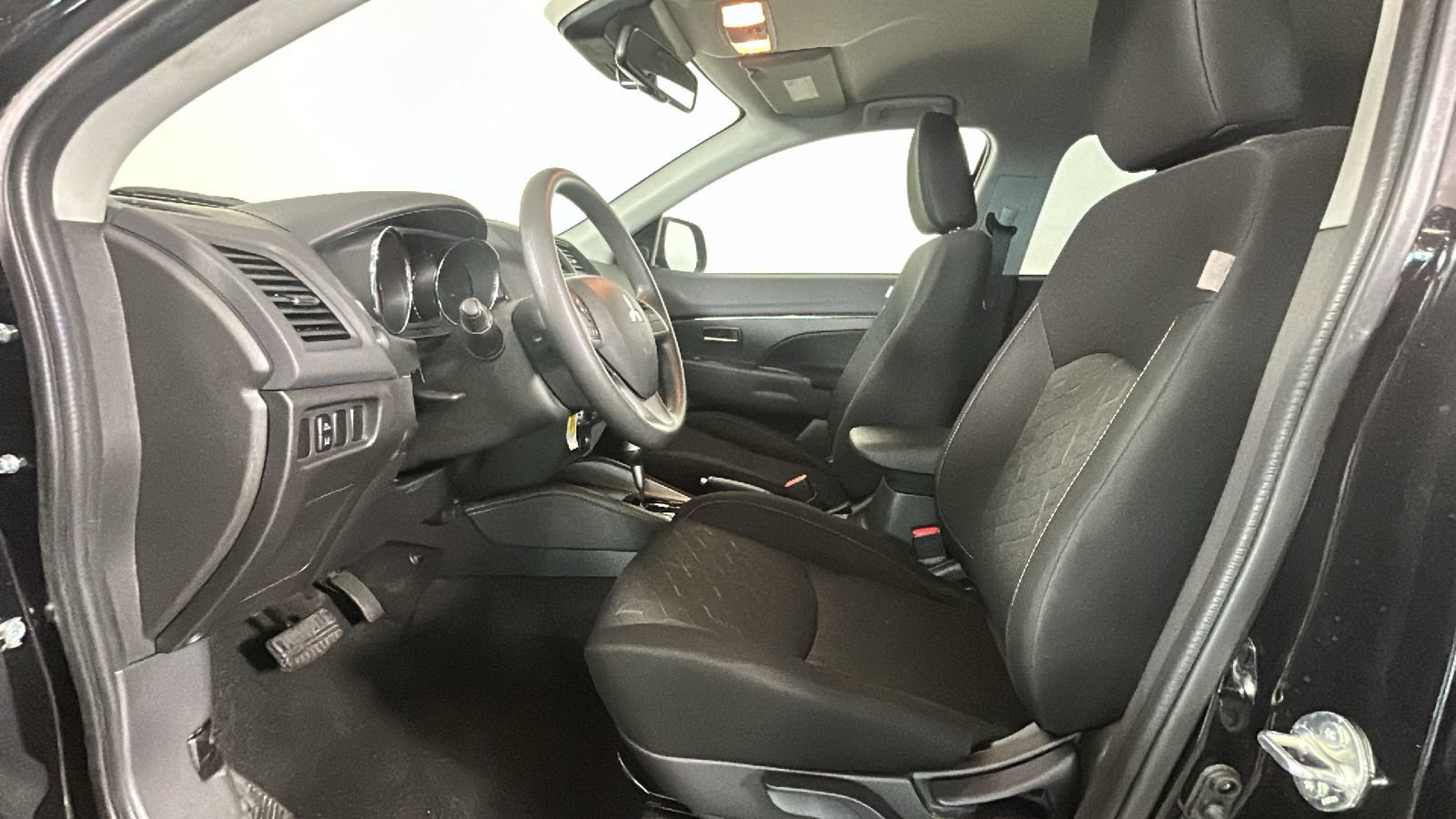 Used 2025 Mitsubishi Outlander Sport AWD image 11