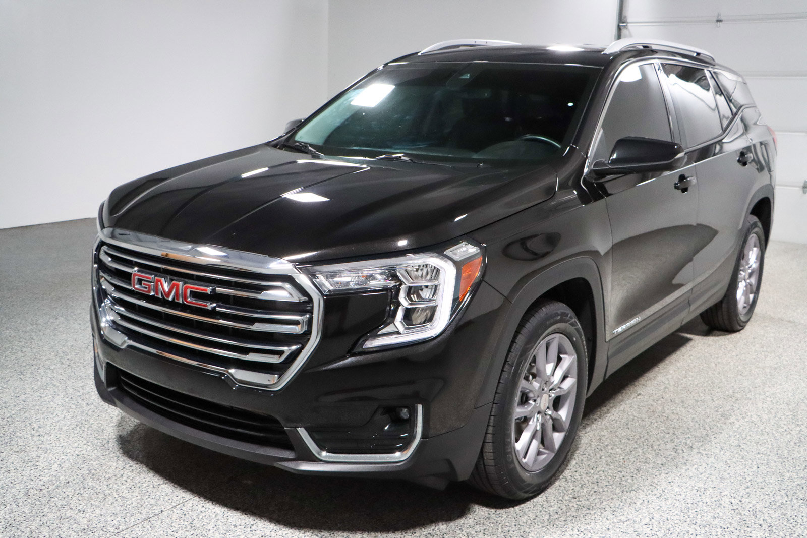 Used 2024 GMC Terrain SLT FWD image 31