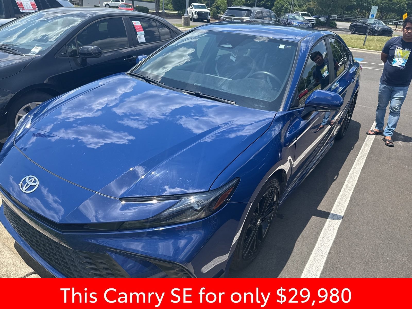 Used 2025 Toyota Camry SE FWD image 5
