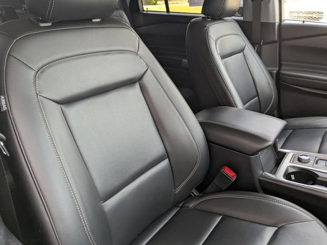 Used 2023 Ford Explorer XLT w/ Equipment Group 202A AWD/4WD image 31