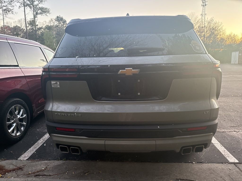 Used 2024 Chevrolet Traverse LT w/ Trailering Package image 3