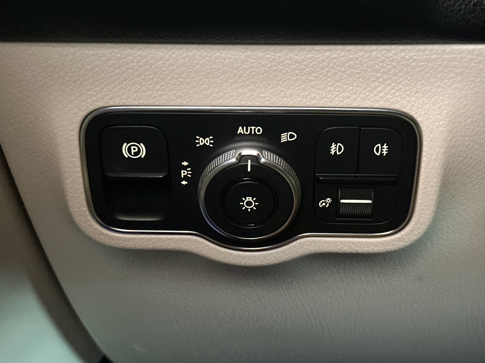 Certified 2020 Mercedes-Benz GLB 250 image 27