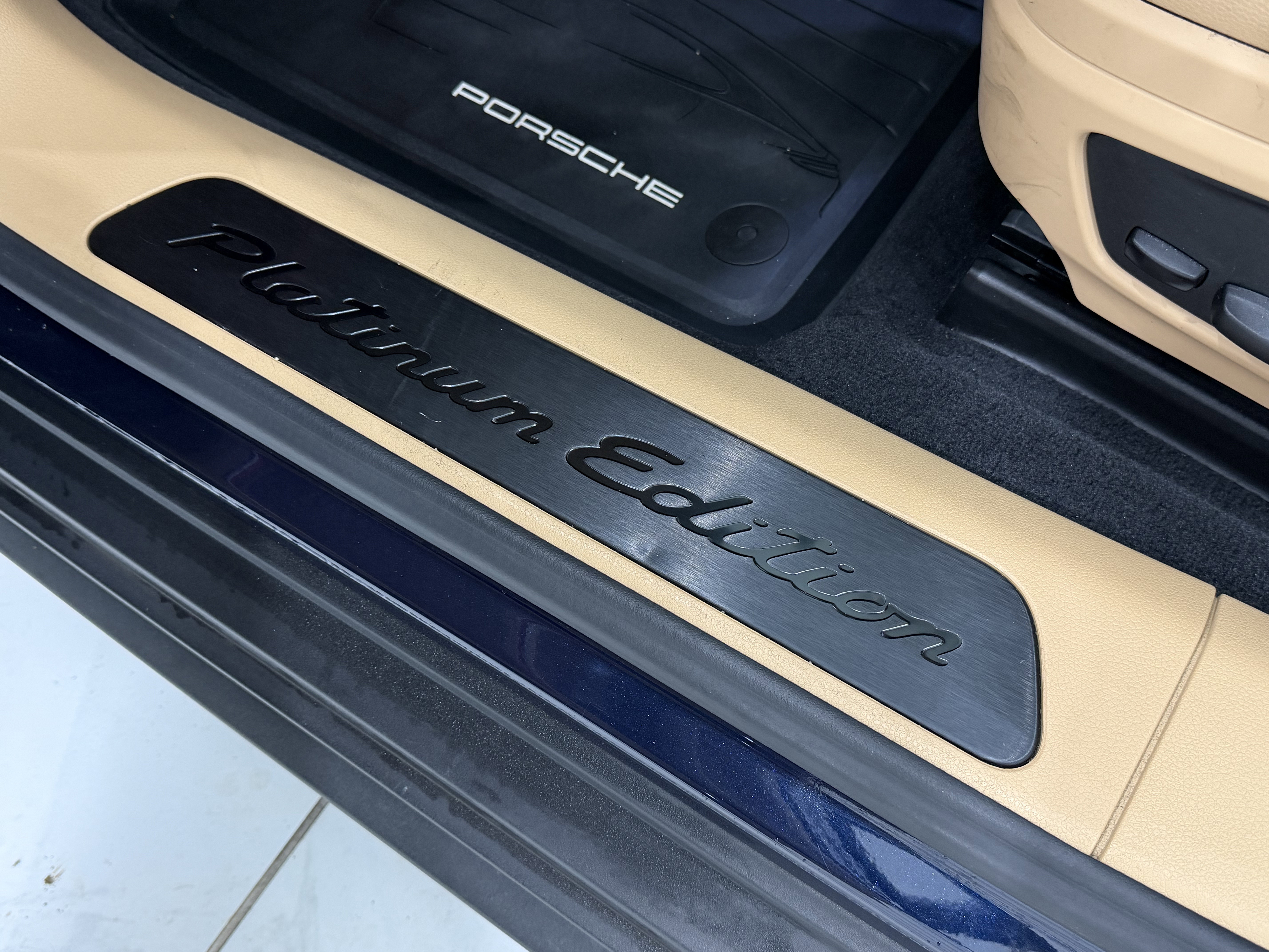 Certified 2023 Porsche Panamera 4 Platinum Edition image 31