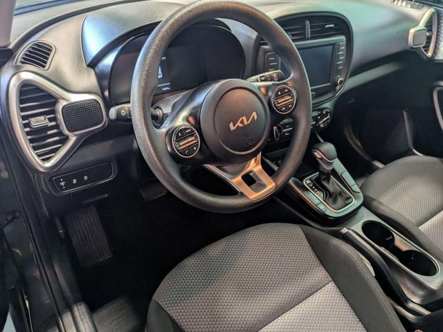 Used 2025 Kia Soul LX w/ LX Technology Package FWD image 11