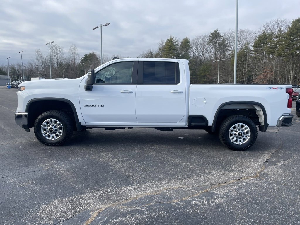 Used 2024 Chevrolet Silverado 2500 LT w/ Convenience Package image 3