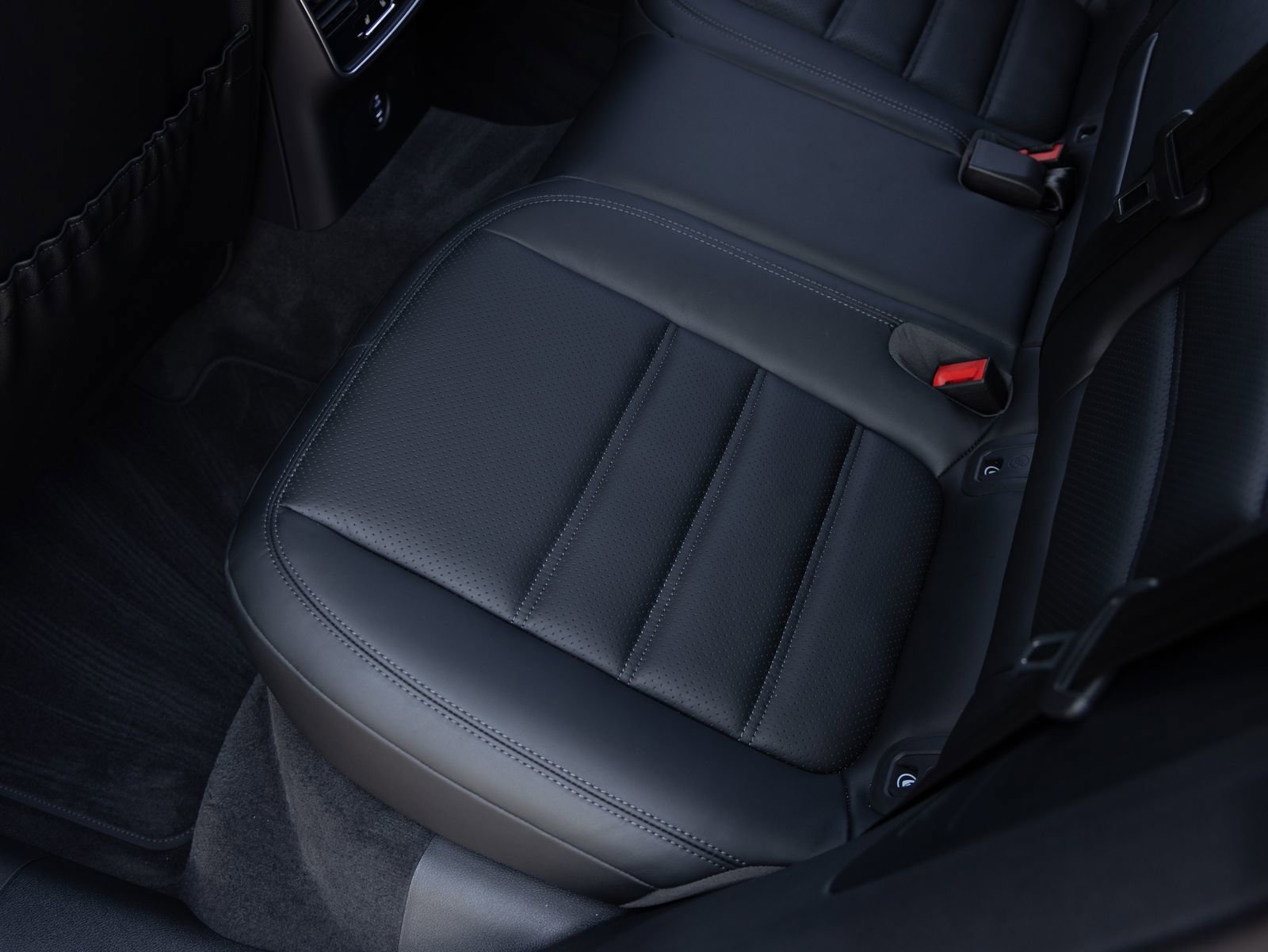 Certified 2025 Porsche Macan image 34