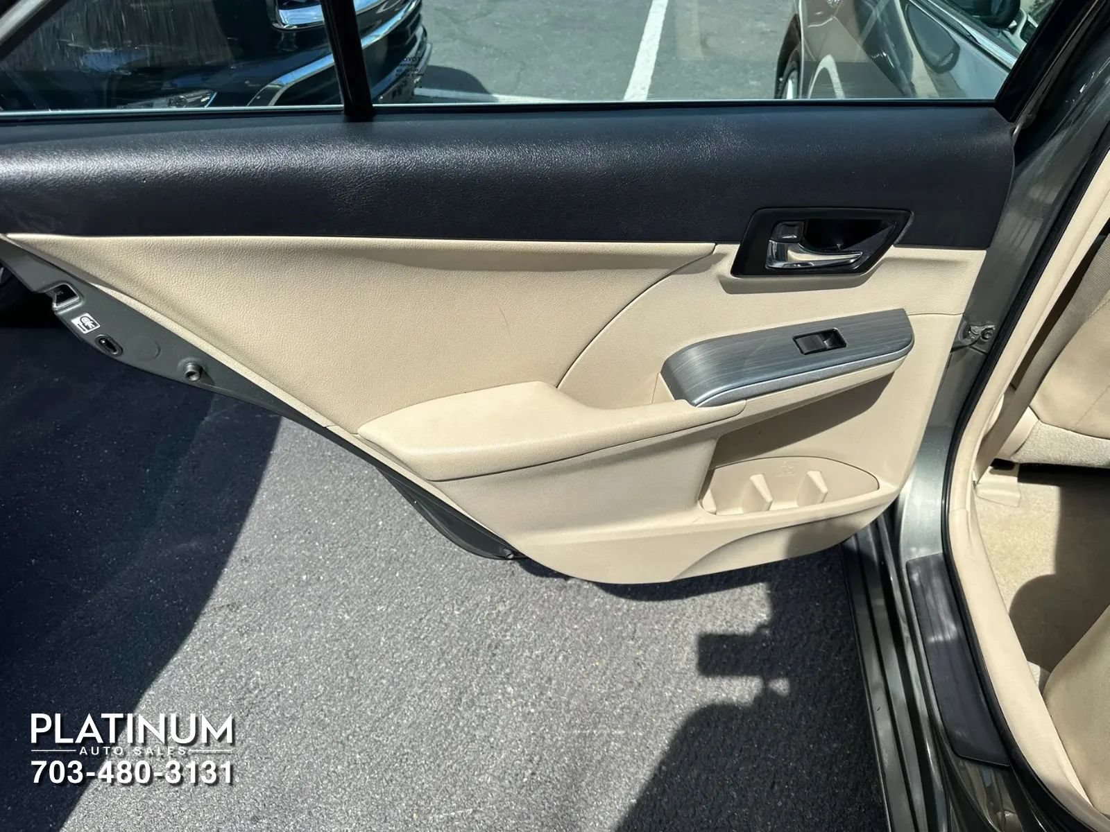 Used 2012 Toyota Camry XLE w/ Leather Pkg FWD image 17