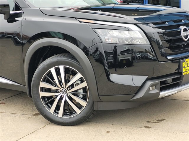 New 2025 Nissan Pathfinder Platinum image 3