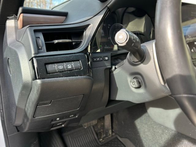 Certified 2024 Lexus ES 300h w/ Luxury Package image 22