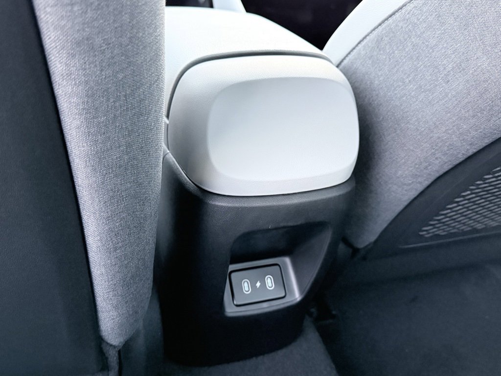 New 2025 Hyundai Elantra Limited image 25