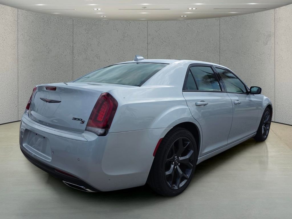 Used 2023 Chrysler 300 S RWD image 4