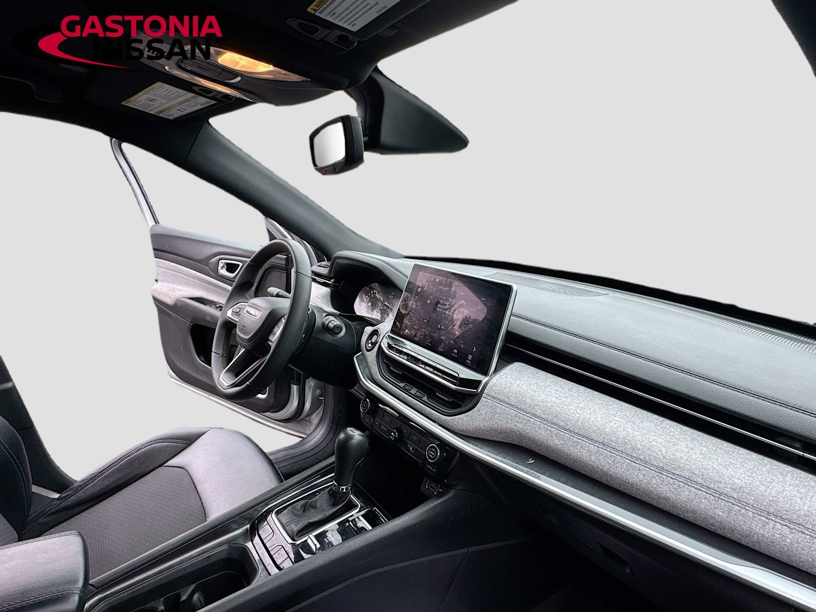 Used 2024 Jeep Compass Latitude image 31