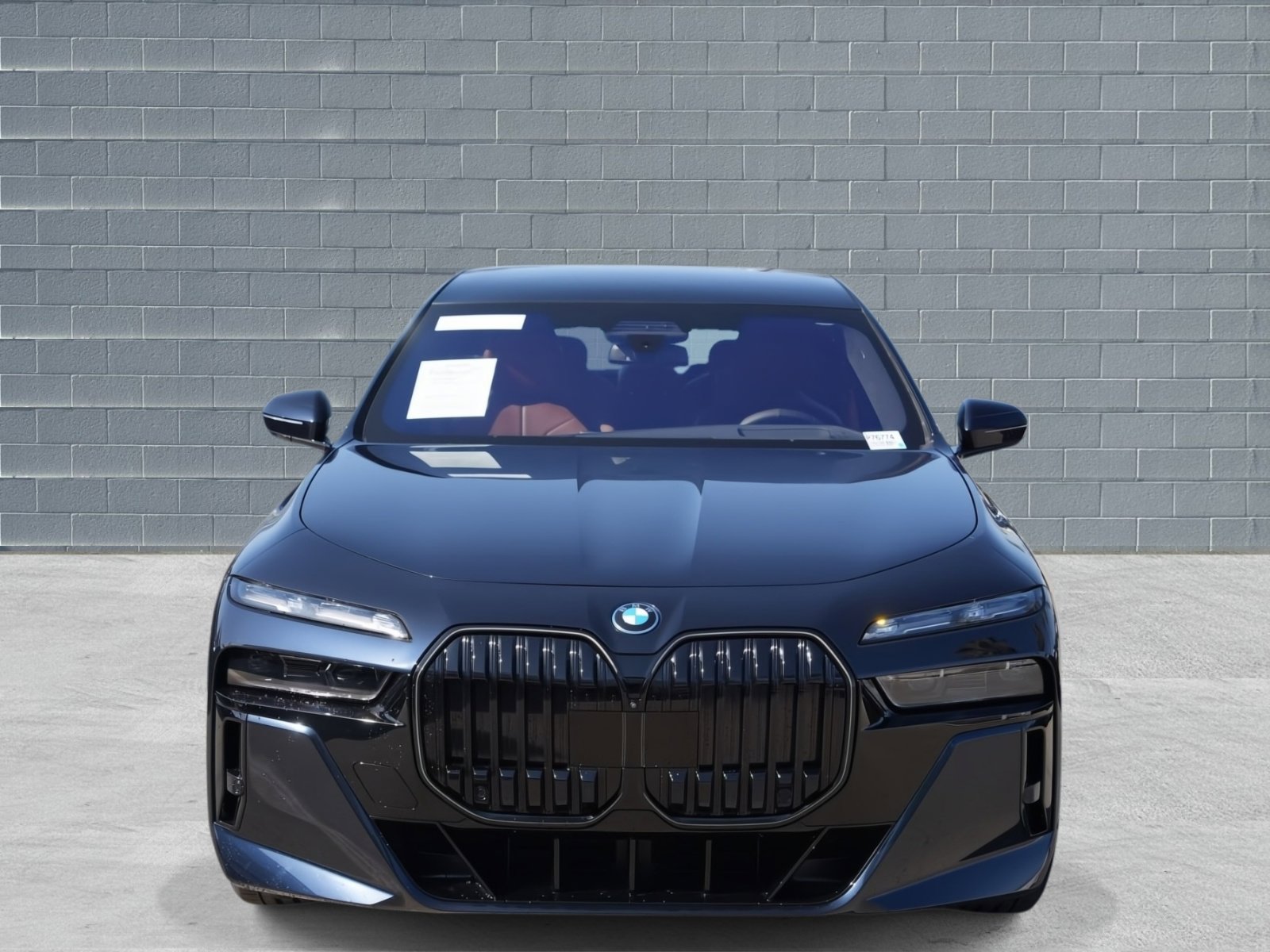 Used 2025 BMW i7 xDrive60 image 2