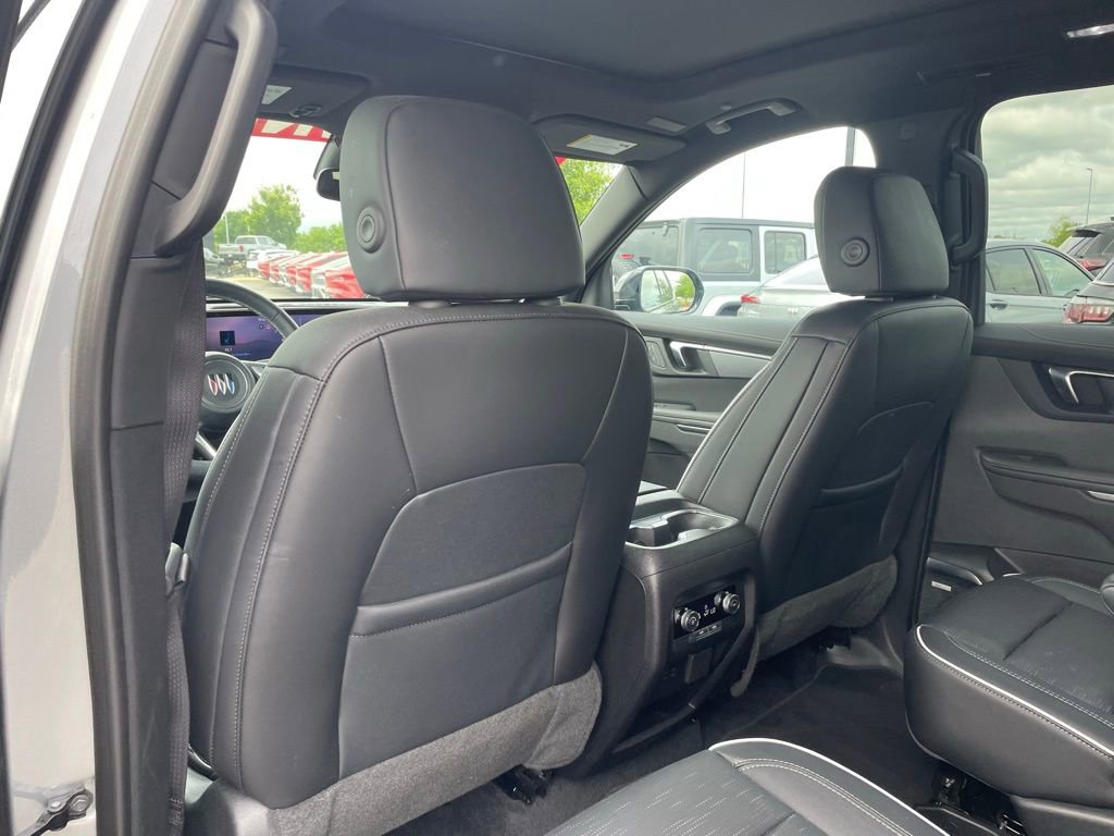 Used 2025 Buick Enclave Sport Touring w/ Power Package FWD image 23