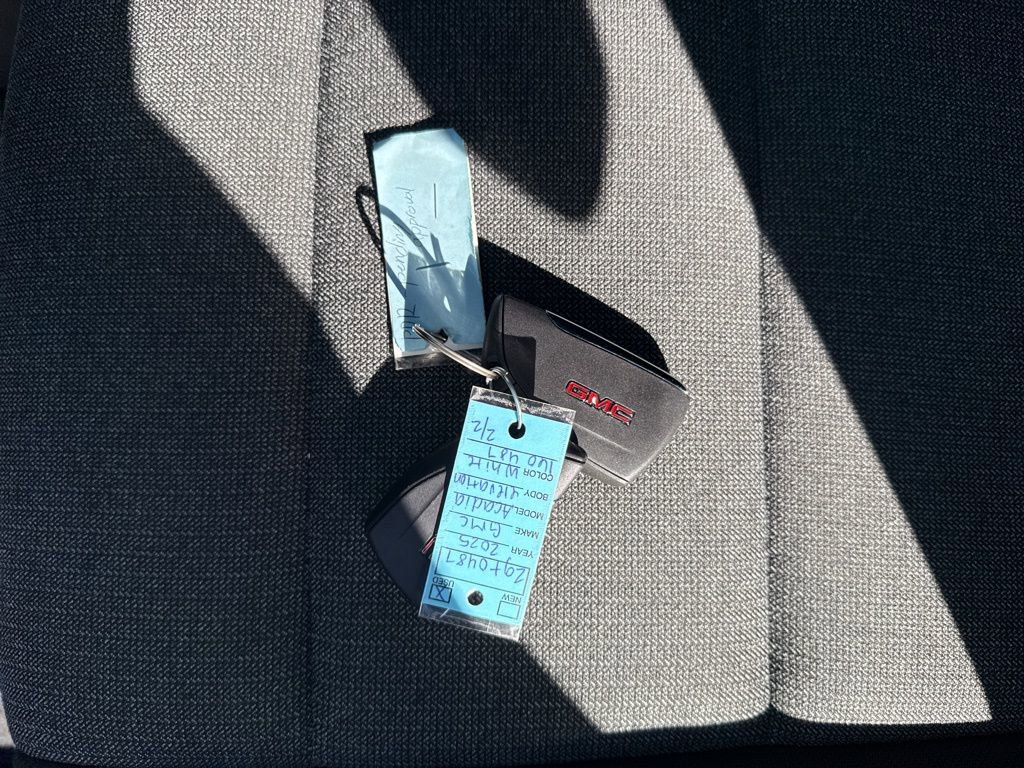 Used 2025 GMC Acadia Elevation FWD image 38