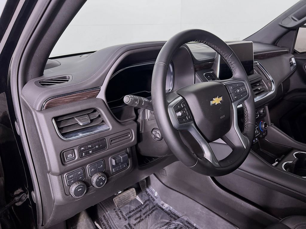Used 2024 Chevrolet Suburban LT w/ LT Signature Package image 8