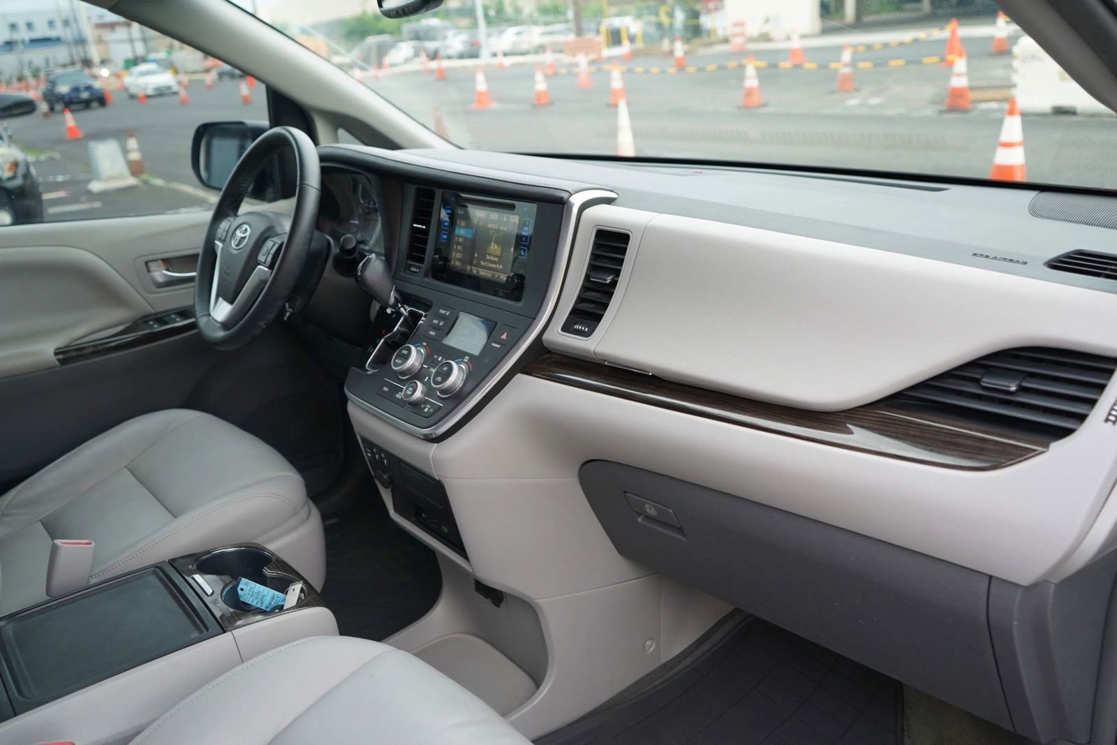 Used 2015 Toyota Sienna FWD image 20