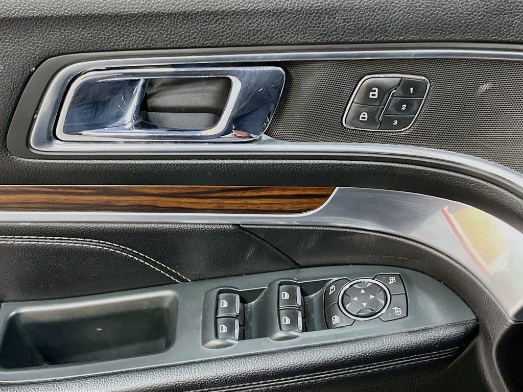 Used 2018 Ford Explorer Limited image 18